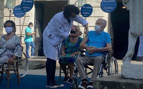 View latest posts and stories by @orlandodrummond orlando drummond in instagram. Peruvian Interpreter Orlando Drummond Gets Covid Vaccine At 101 Entertainment Prime Time Zone