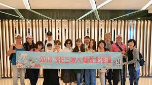 S.H.E閨蜜情深互相融入好姊妹家中！三家人齊出遊特製Banner扮旅行 ...