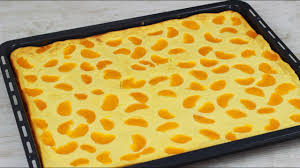 Je nach jahreszeit können frische mandarinen verwendet hallo tanja, ich würde gerne ein blech (26x39cm) dieses kuchens backen. Einfacher Kasekuchen Mit Mandarinen Vom Blech Youtube