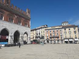 ©san pietro in cerro (pc), castello, ph. Langer Weg Und Viel Sonne Hubs The Pilgrim