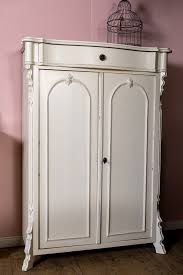 Mit der shabby chic look ist dabei so einfach nachzumachen, dass selbst ein nicht handwerklich zu dem look gehören alle art von möbelstücken. Philippe Antiker Schrank Shabby Chic