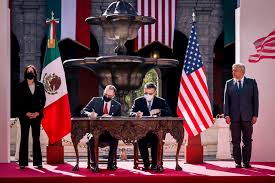 Uu.), oficialmente los estados unidos de américa (en inglés, united states of america, cuya sigla oficial en inglés es usa y su contraparte en español es eua). Mexico Y Estados Unidos Firman Acuerdo De Cooperacion Migratorio