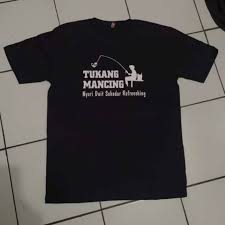 Bukan lagi rahasia umum jika menjadi seorang santri dapat meningkatkan daya kreativitas. Kaos Tukang Mancing Nyari Duit Sekedar Refreshing Shopee Indonesia