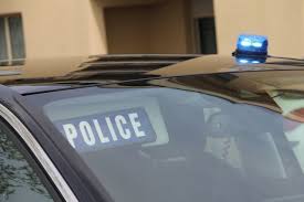 Le parquet national antiterroriste se saisit de l'enquête sur l'attaque au couteau, qui a coûté la vie à une fonctionnaire de police à rambouillet ce 23 avril. Pau Deces D Un Homme Suite A Une Agression Au Couteau Dans Un Centre D Accueil Pour Demandeurs D Asile Actu Pays Basque