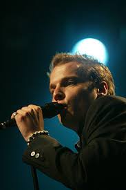 Benabar, de son vrai nom bruno nicolini est un chanteur francais à textes populaires qui connaît aujourd'hui avant de se lancer en solo, benabar « et associés » sortent en 1997« la ptite monnaie. Benabar Tickets Tour Dates Concerts 2022 2021 Songkick