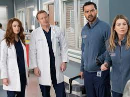 Grey's anatomy just killed off a beloved character, and i'm not okay at all. Grey S Anatomy Season 17 Cast Who S New Who S Leaving And Who S Returning