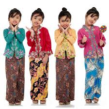 Pendatang cina yang berkahwin dengan penduduk melayu selalunya memakai pakaian kebaya yang anggun. Beli Baju Kebaya Baba Nyonya Pada Harga Terendah Lazada Com My