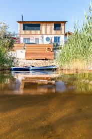 Idylle Mit Seeblick Am Hainer See Ideal Fur Urlaub Mit Der Familie Im Leipziger Neuseenland Hainersee Urlaub Reisen Ferienwohnung Am See Baumhaus Urlaub