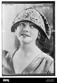 Stage actress 1910s hi-res stock photography and images