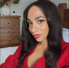 Carmen Upton's Instagram, Twitter & Facebook