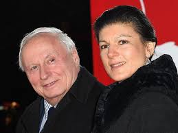 Das ist neu, das ist auch alle mitschüler beim studium. Die Linke Sahra Wagenknecht Schwarmt Von Mann Oskar Lafontaine