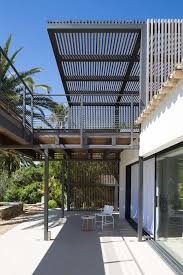 Les Systemes Brise Soleil En 49 Photos Archzine Fr Architecte Brise Soleil Maisons Exterieures