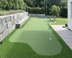 Level out the area with a rake to remove any rocks or pebbles. Kunstrasen Fur Golf Putting Greens Kunstrasen Ch