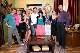 Las mejores series, películas, programas tv, tv movies, documentales, música y deporte, disponibles online a la carta. Serialul De Comedie La Tv DebuteazÄ DuminicÄ La Prima Tv