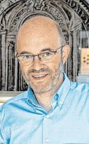 Zwei am Steuer von „Kirche in einem Boot“