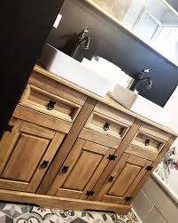 Alle De Bain En Cours Mais Pourquoi On A Pas Fait Ca Des Le Debut Il Manque Le Carrelage A Mettre Et Les 2 Miroirs Rond Qu Vanity Bathroom Vanity Bathroom