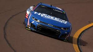 NASCAR qualifying results today: Kyle Larson earns front row spot in Phoenix starting lineup for Sunday