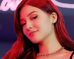 Thiên thần lai Hàn Quốc" chiếm top 1 tìm kiếm Việt Nam gây tranh cãi vì mặc  hở