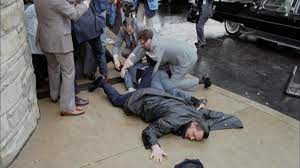 Hårdt såret enke taler for første gang efter attentat mod præsident. Folge 4 Vom 4 07 2021 Ridley Scott S Crimes Of The Century Staffel 1 Tvnow