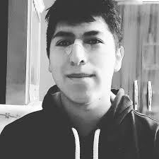 Dos años atrás. Me accidenté con la punta de la calamina de mi casa. Y  justo guarde un recuerdo programado que decía: "En 2 años, coloca tu foto  (ya que querías estrenar