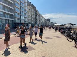 Strand open van 09.30 tot 21.00 bar open van 09.30 tot 20.00 Waarom Mogen Klanten In Strandbar Wel Aan De Toog Bestellen En Op Cafe Niet We Volgen De Regels Knokke Heist Hln Be