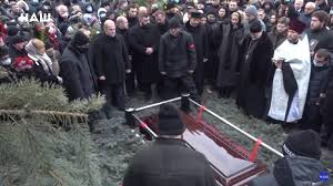 После этого гроб с телом мэра перевезли в харьковский национальный. Yfbuj23fm7prcm