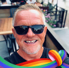 Biskop Støylen legger ned grunnsteinen til Vågsbygd kirke. Fra venstre Nina  Peersen, Hasle Løchen og meg. Til høyre ukjente. Min mor har skrevet at jeg  kom med følgende replikk " å ædde