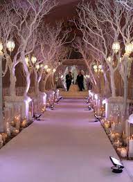 25 Breathtaking Christmas Wedding Ideas Christmas Celebration All About Christmas Winter Wonderland Wedding Theme Winter Wonderland Wedding Decorations Wonderland Wedding Decorations