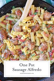 This Delicious One Pan Sausage Alfredo Pasta Is An Easy Weeknight Meal With Instructions On How To Sausage Alfredo Pasta Italian Sausage Recipes Alfredo Pasta