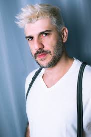 Daniel Chagas: escritor lança obra sobre 'paixões' e fala do novo lugar do  homem: 'É complexo. A segurança do padrão é confortável'