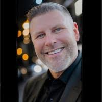 Derek Gibson's Instagram, Twitter & Facebook