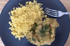Era del petto di pollo passato in padella e spolverizzato col curry! Petti Di Pollo Al Curry E Latte Di Cocco Con Cous Cous