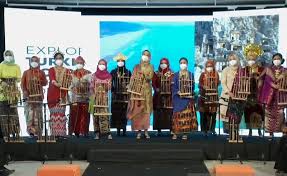 Discover the wonders of the likee. Nonton Pertunjukan Angklung Di Turki Mata Istri Erdogan Berkaca Kaca Okezone Travel