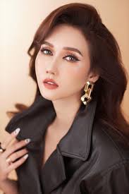 Đây không phải là danh sách đầy đủ tất cả các diễn viên việt nam đã đóng trong các bộ phim việt nam, nhưng nó sẽ bao gồm các diễn viên nổi bật xếp theo nghệ danh, theo bảng chữ cái từ a đến y. HÆ°Æ¡ng Giang Mua Hoa Tim Láº¡i Chuá»™ng Diá»‡n Vay Om Ton Dang Lao Ä'á»™ng Tráº» Tin Tá»©c Má»›i Nháº¥t Danh Cho Cong Nhan Lao Ä'á»™ng Tráº»