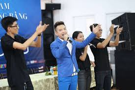 Maybe you would like to learn more about one of these? Sau Nhiá»u Biáº¿n Cá»' Ca SÄ© Viá»‡t Quang Trá»Ÿ Láº¡i May Rau Nháºµn Nhá»¥i Ao Quáº§n Báº£nh Bao