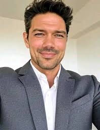 Looks like the bumbles love my peony as much as I do 🥰