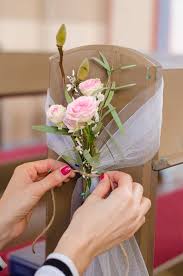 Ohne deko (1€) offene packung perlenringe (5€). Fruhlingshafte Magnolien Hochzeit Teil 4 Kirchenbanke Selber Dekorieren Blumigo