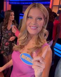 Happy Birthday to @lilybrooksobriant ! Drop your best birthday wishes in  the comments! 🧁