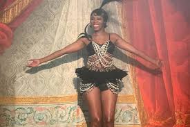 Après la guerre, joséphine se consacre à son association en faveur des enfants défavorisés et à la lutte pour les. Secrets D Histoire Josephine Baker La Fleur Au Fusil Lundi 8 Mars Sur France
