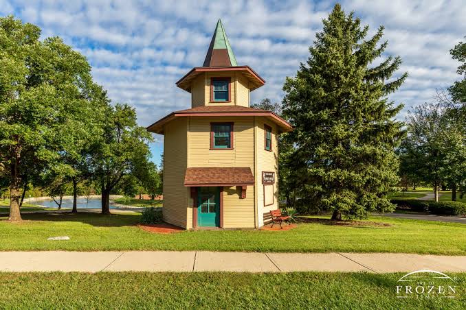 Monkey House, Centerville Ohio No. 1 | Art of Frozen Time