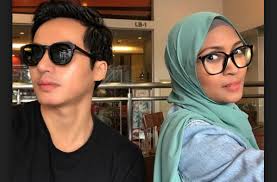Siti nordiana alias (lahir 22 november 1984) atau lebih dikenali sebagai nana, ialah seorang penyanyi, pengacara, ahli perniagaan dan pelakon wanita malaysia. Meski Lama Tak Jumpa Tapi Saya Ada Whatsapps Respon Siti Nordiana Dikata Tak Bertegur Dengan Zoey Media Hiburan