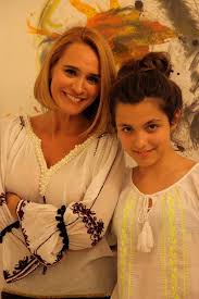 Nu ar fi exclus ca de la știrile prezentate de andeea esca să aflăm că aceasta ar putea să devină bunică. Andreea Esca Alaturi De Fiica Ei Intr O Fotografie Cu Totul Speciala Ziarul National