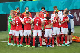 Denmark a country of northern europe on jutland and adjacent islands. Euro 2020 Danimarca Finlandia 0 1 Malore Per Eriksen Massaggio Cardiaco In Campo E Stabile Marotta Ha Scritto Nella Chat Di Gruppo Dell Inter Laroma24 It Tutte Le News Notizie Approfondimenti Live Sulla As