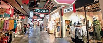 Saigon square shopping mall merupakan 2 tingkat arked beli belah yang menjual pelbagai fesyen pakaian, kasut, aksesori dan barangan kemas. Rekomendasi 5 Tempat Belanja Baju Dan Aksesoris Murah Di Kuala Lumpur Semua Halaman Stylo
