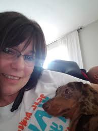 I want to recommend MiMi's Mini Dachshunds . If you love Dachshunds, you  should follow her Facebook page. 🥰