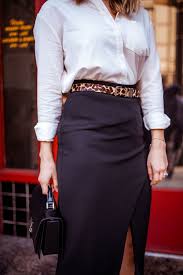 Black And White Button Up Shirt Outfit The White Button Up Shirt One Piece Two Ways Chic Office Outfit How To Wear A White Button Up Spring Work Outfits Office Outfits Women Chic Office Outfit