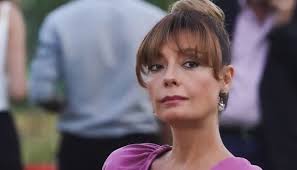 She is an actress, known for чудесный доктор (2019), sadakatsiz (2020) and sifir dedigimde (2007). Sadakatsiz De Oynayan Ozge Ozder In Annesine Benzerligi
