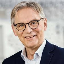 Ex-Moderna commercial leader lands at Celsion as CEO; Schwan song: Changing  of the guard at Roche to take effect next year