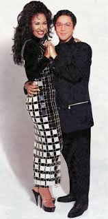 Selena And Chris Selena In The Famous Mirror Dress Selena Quintanilla Selena Quintanilla Outfits Selena Quintanilla Fashion