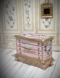 Heidic Adli Kullanicinin Worn Elegance Miniatures Panosundaki Pin Boyanmis Mobilya Mobilya Evler